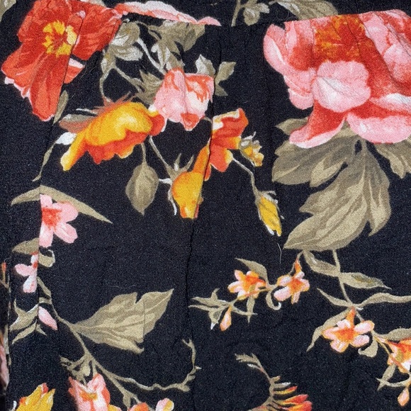 AEO Dark Floral Top 🦅🖤🌹 - Picture 6 of 12